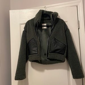 Gorgeous Abercrombie fleece jacket cropped